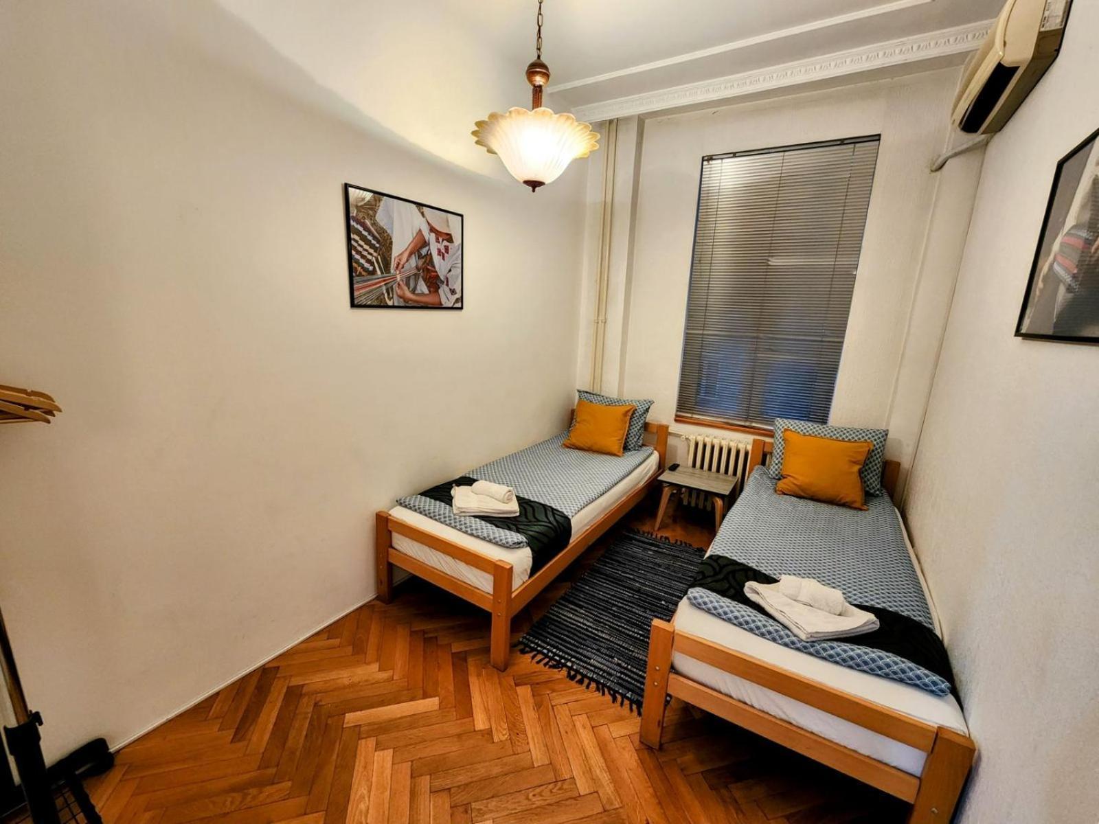 Authentic Belgrade Centre Apartments For Large Groups, Republic Square - Up To 47 People In 5 Apartments Værelse billede