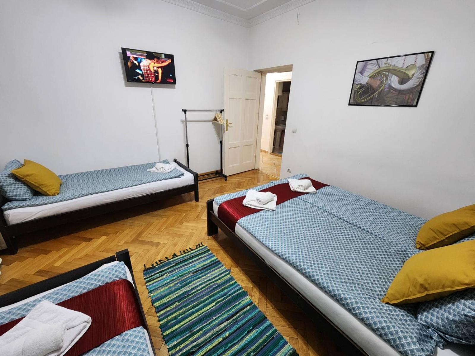 Authentic Belgrade Centre Apartments For Large Groups, Republic Square - Up To 47 People In 5 Apartments Værelse billede