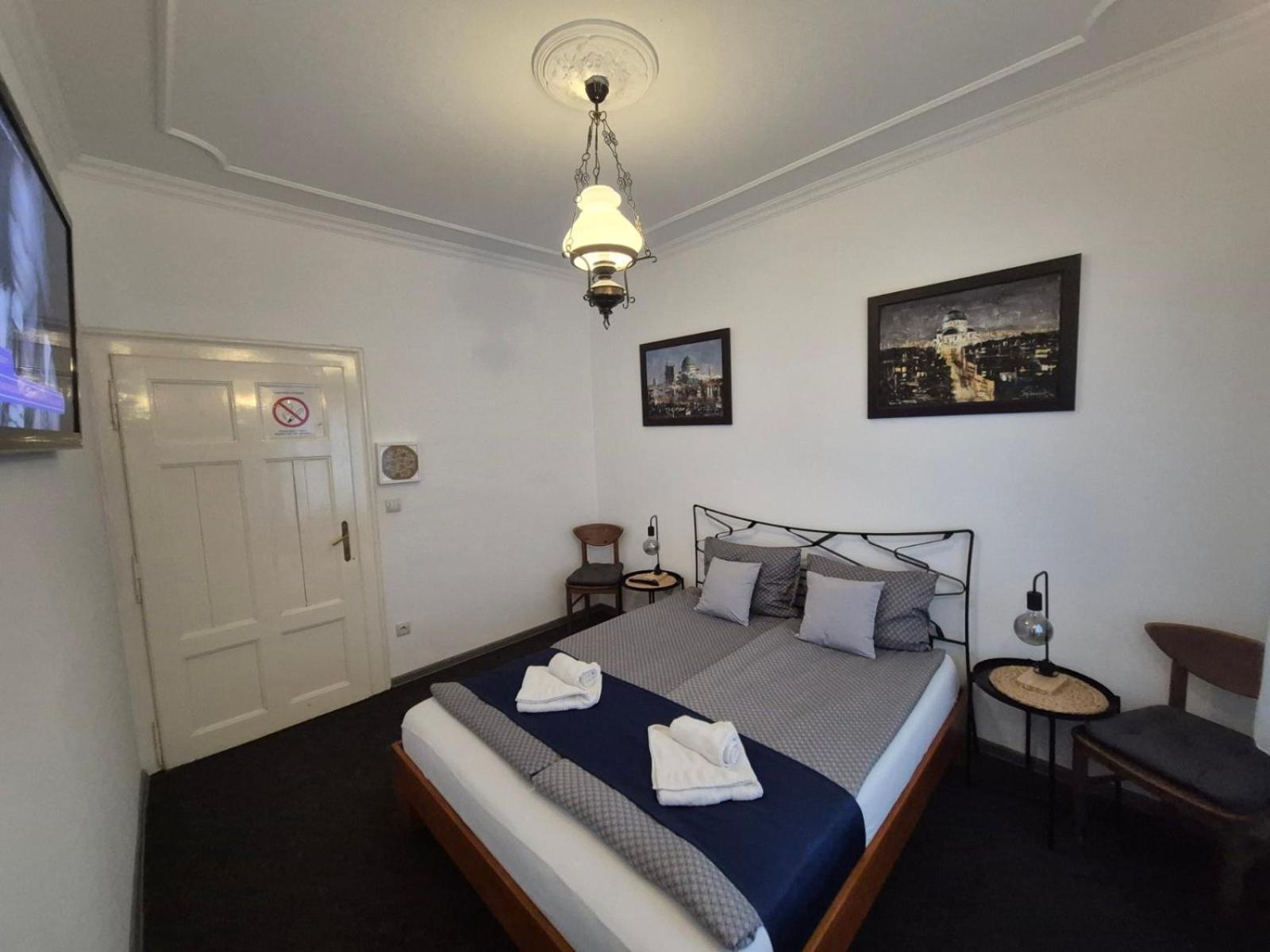 Authentic Belgrade Centre Apartments For Large Groups, Republic Square - Up To 47 People In 5 Apartments Værelse billede