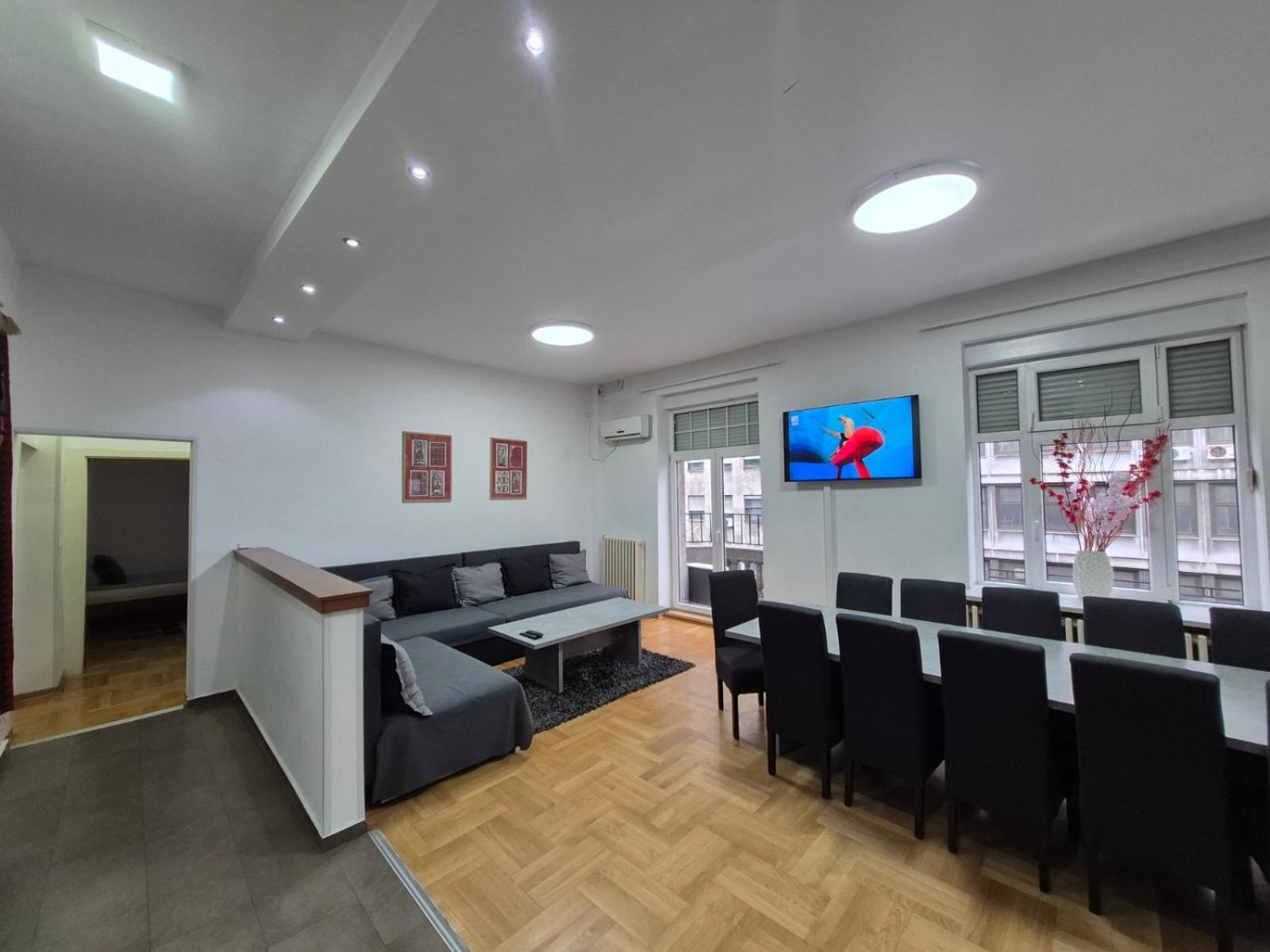 Authentic Belgrade Centre Apartments For Large Groups, Republic Square - Up To 47 People In 5 Apartments Værelse billede