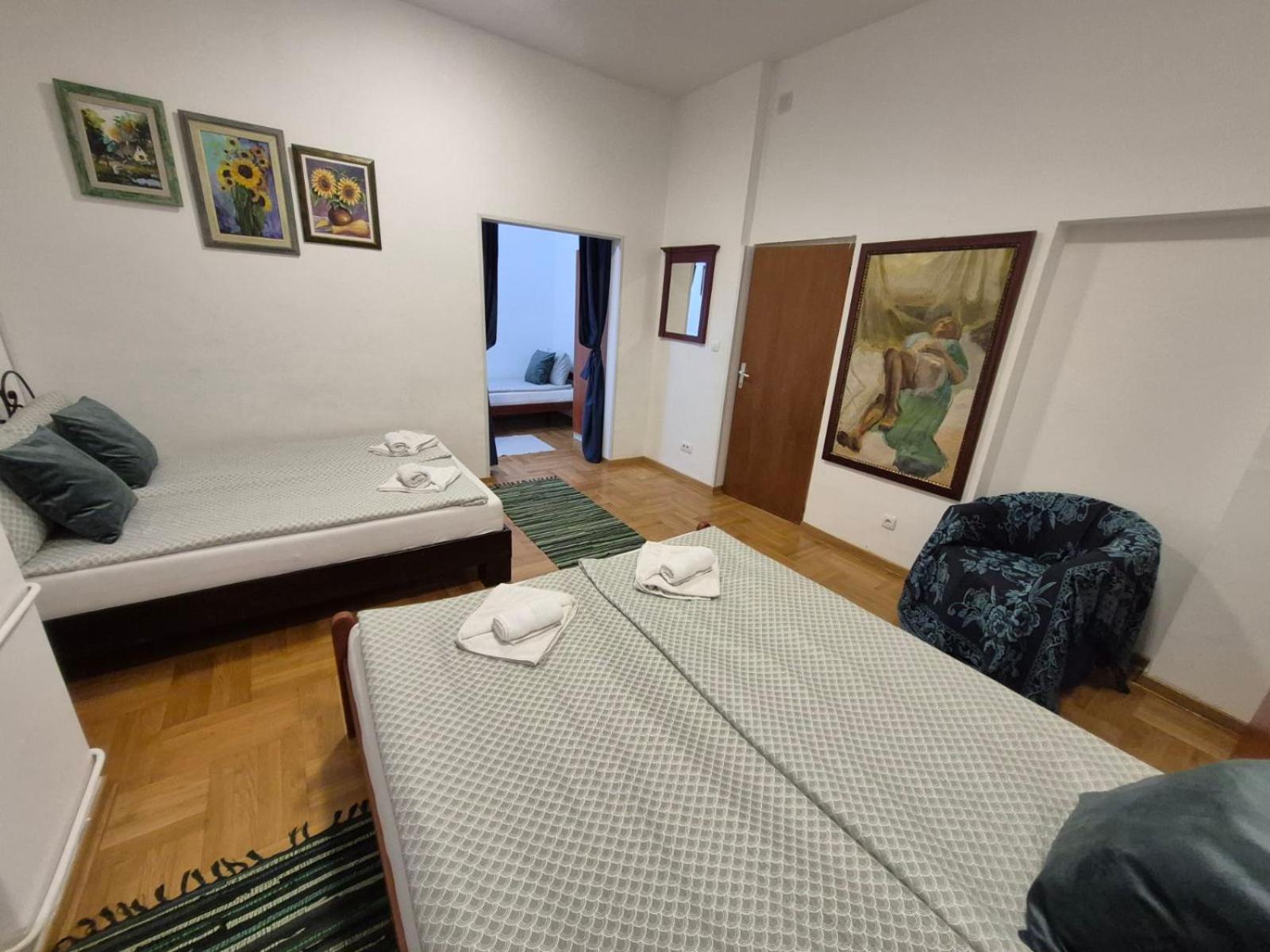 Authentic Belgrade Centre Apartments For Large Groups, Republic Square - Up To 47 People In 5 Apartments Værelse billede