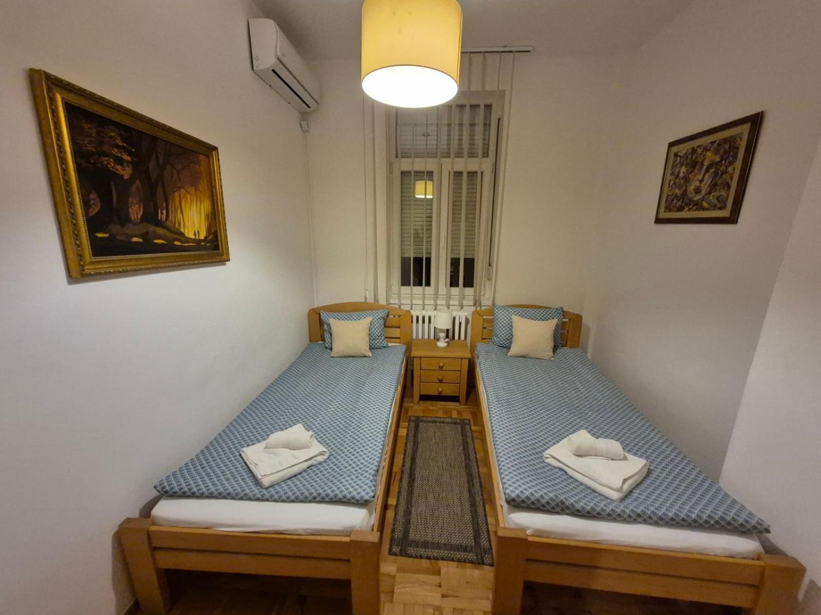 Authentic Belgrade Centre Apartments For Large Groups, Republic Square - Up To 47 People In 5 Apartments Værelse billede