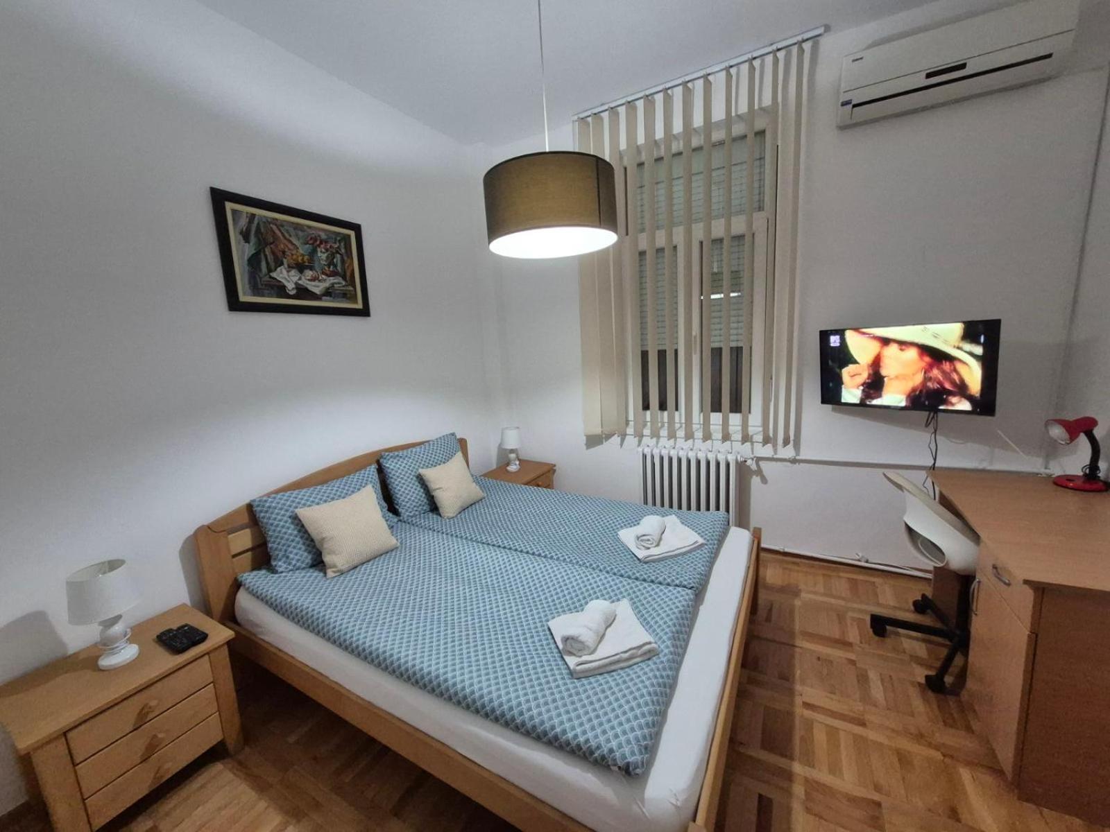 Authentic Belgrade Centre Apartments For Large Groups, Republic Square - Up To 47 People In 5 Apartments Værelse billede