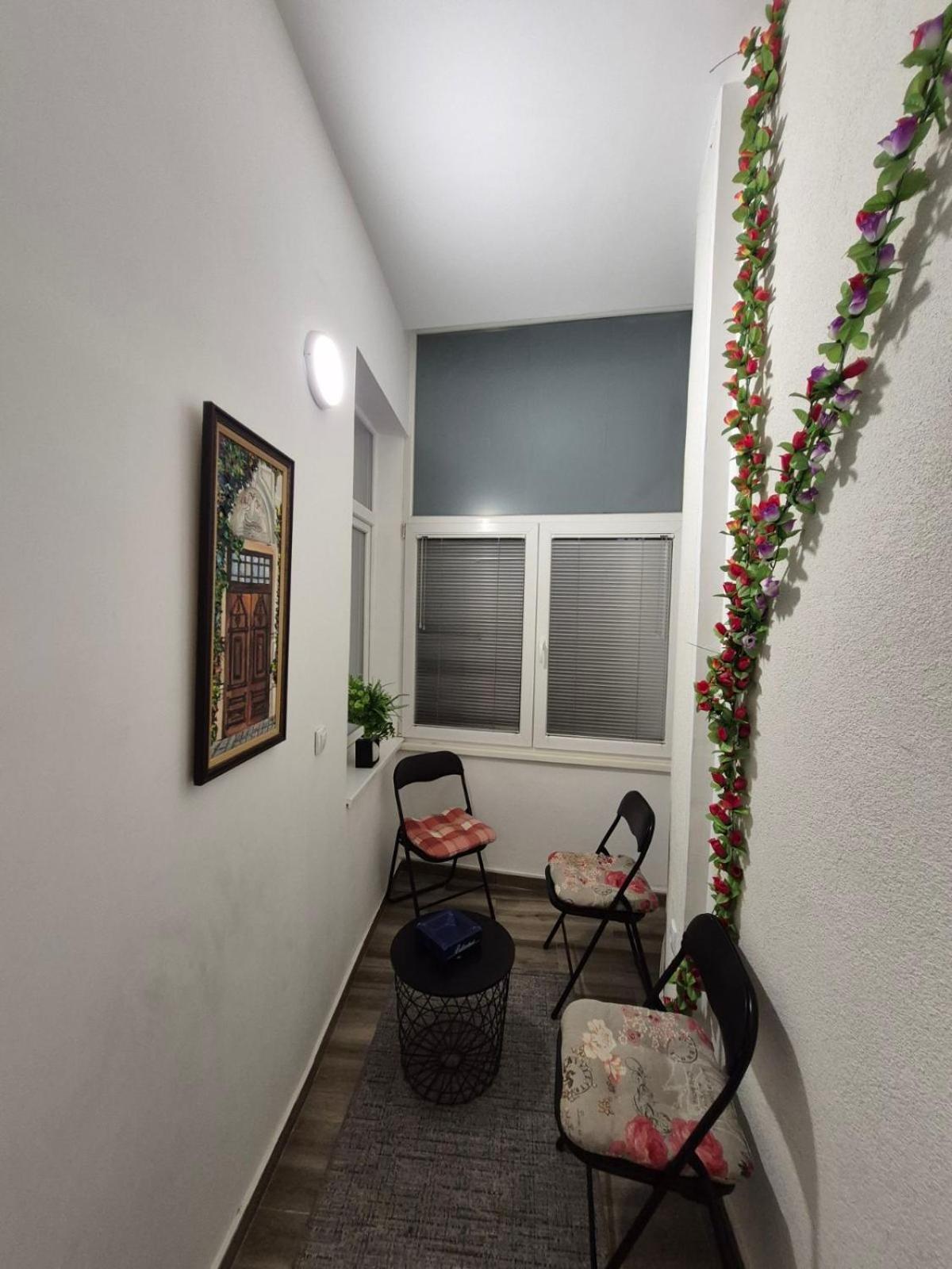 Authentic Belgrade Centre Apartments For Large Groups, Republic Square - Up To 47 People In 5 Apartments Værelse billede
