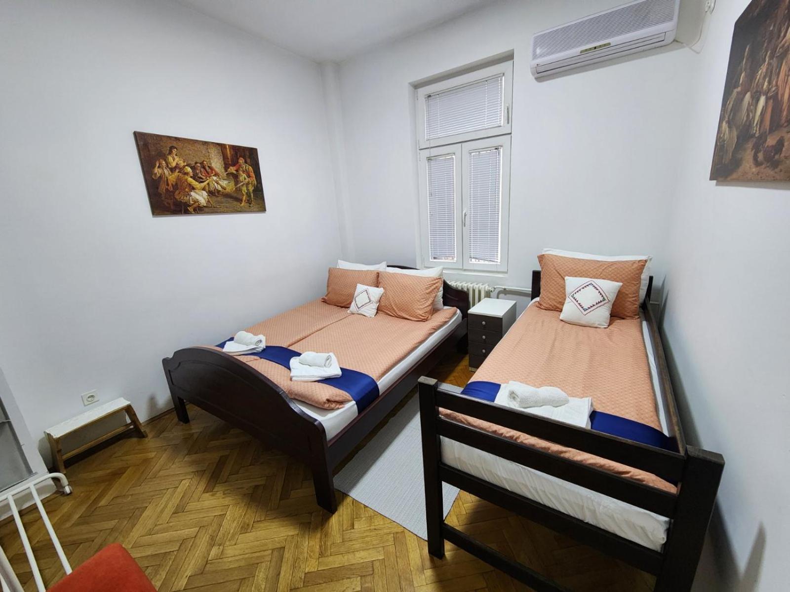 Authentic Belgrade Centre Apartments For Large Groups, Republic Square - Up To 47 People In 5 Apartments Værelse billede